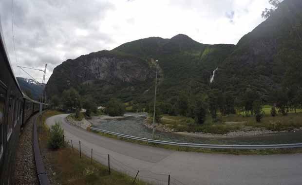 Dünyanın en güzel manzaralı tren yolculuğu Flam