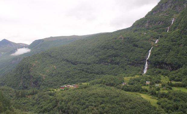 Dünyanın en güzel manzaralı tren yolculuğu Flam