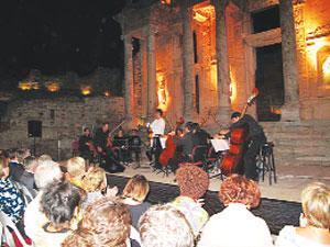 Efes  Celsus Kütüphanesi’nde Rodrigo’nun Aranjuez’i