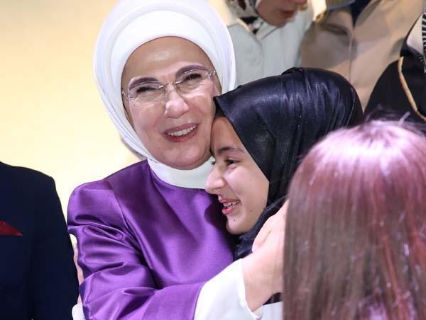 Emine Erdoğan: Çabalarımız aynı nehre aksın ve çağlayanlar  oluştursun