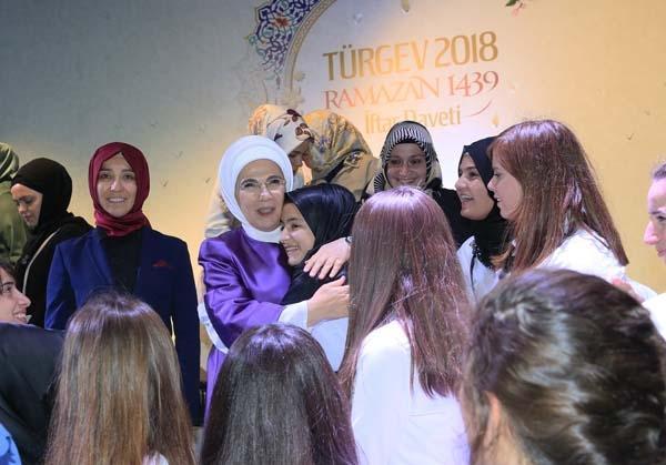 Emine Erdoğan: Çabalarımız aynı nehre aksın ve çağlayanlar  oluştursun