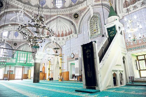 Yüce Allah’ı anmanın en güzel şekli: Namaz