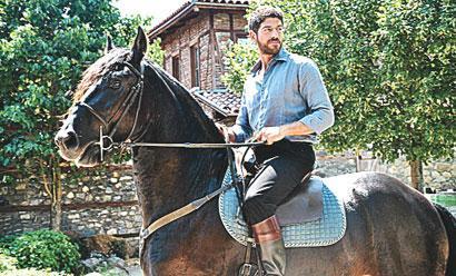 ‘Issız Adam’ şimdi iki kadın arasında