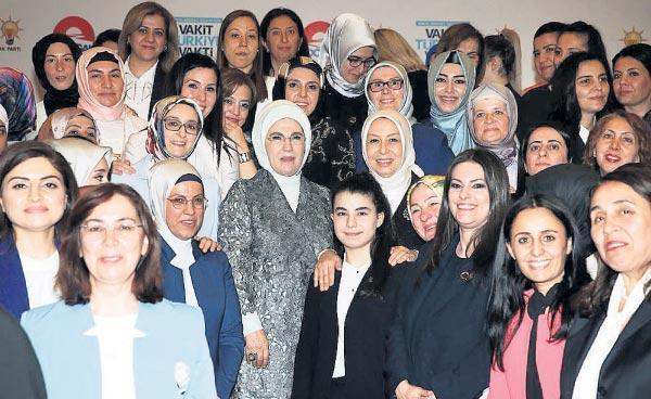 AK Parti’nin kadın adaylarına iftar daveti