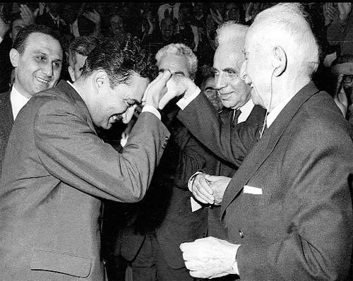 Necip Fazıl’a kumar baskını ‘Öfkeli Yıllar’da