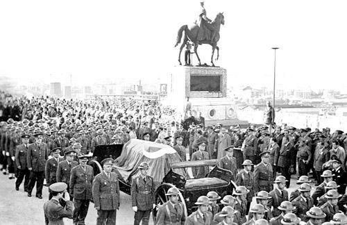 FOTOĞRAF KARELERİYLE... Atatürk’ün son yolculuğu