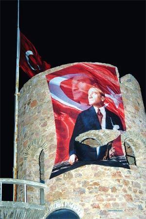 Kadın, bayrak, poster ve Tosca