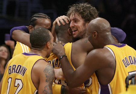 Kobe Bryant 39 sayı ile oynadı