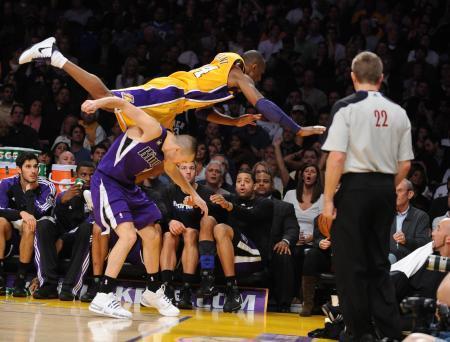 Kobe Bryant 39 sayı ile oynadı