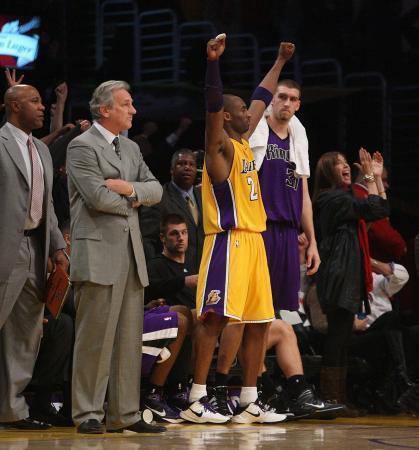 Kobe Bryant 39 sayı ile oynadı