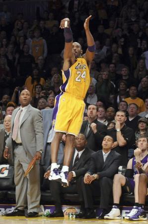 Kobe Bryant 39 sayı ile oynadı