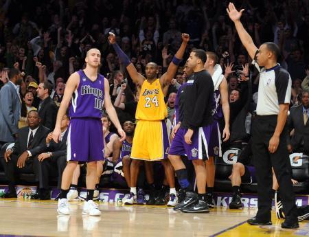 Kobe Bryant 39 sayı ile oynadı