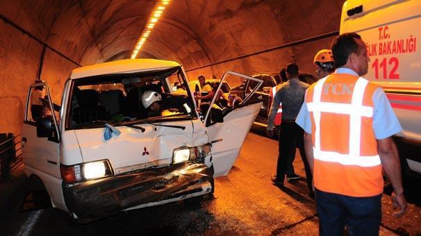 Tünelde feci kaza Turistler ölümden döndü