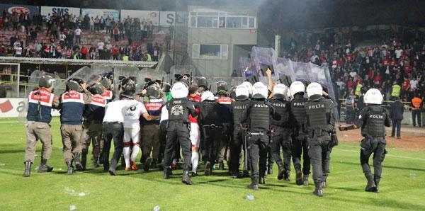 Boluspor-Gazişehir Gaziantep maçı sonrası olaylar çıktı