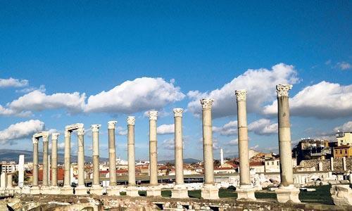 Smyrna antik kenti büyülüyor