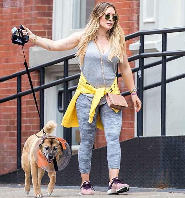 Hilary Duff köpeğiyle yürüyüşte