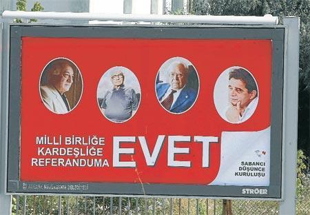 Ankara’da korsan ‘EVET’ afişleri