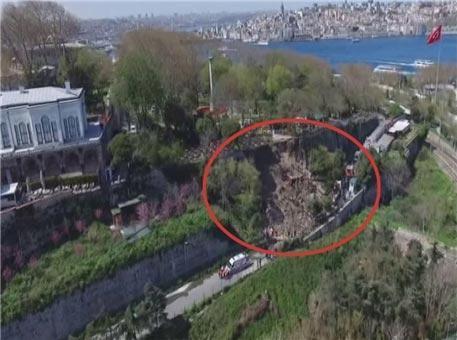 Gülhane Parkında duvar çöktü
