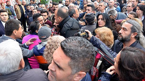 Devir teslim töreninde ortalık bir anda karıştı