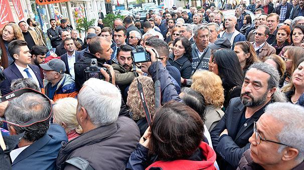 Devir teslim töreninde ortalık bir anda karıştı