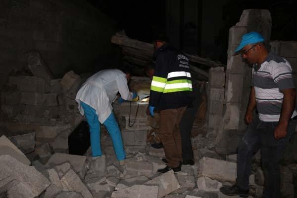 Adıyamanda meydana gelen depremde enkaz altında kalan köpek 16 saat sonra çıkarıldı