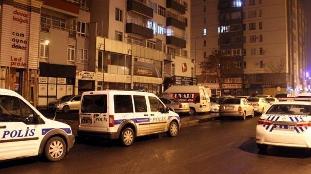 Dehşet Tartıştığı babasını boğazını keserek öldürdü