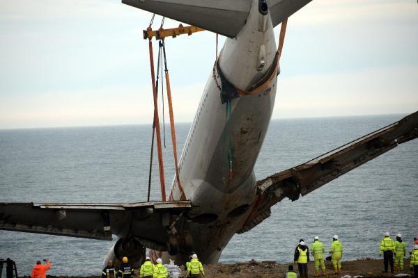 Trabzondaki uçak için kurtarma operasyonu...