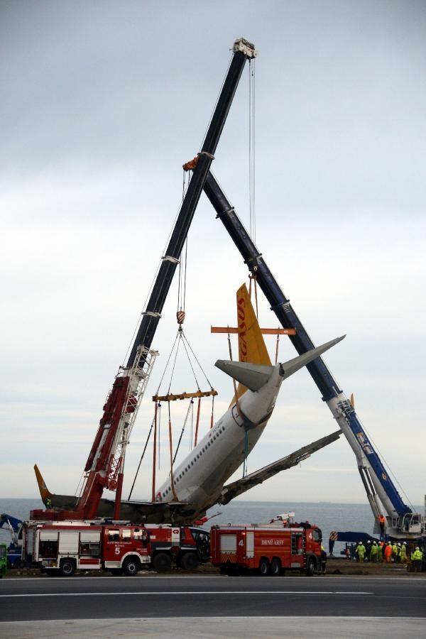 Trabzondaki uçak için kurtarma operasyonu...