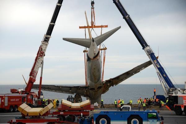 Trabzondaki uçak için kurtarma operasyonu...