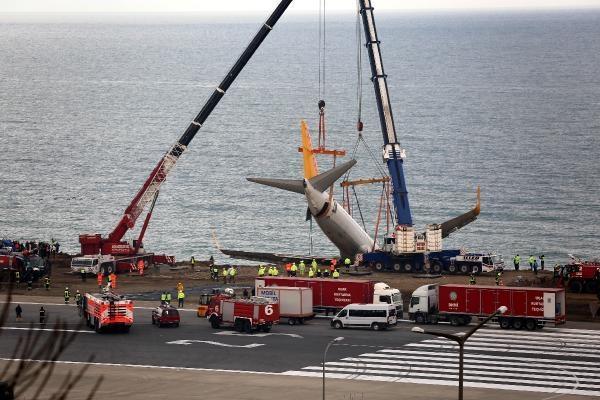 Trabzondaki uçak için kurtarma operasyonu...