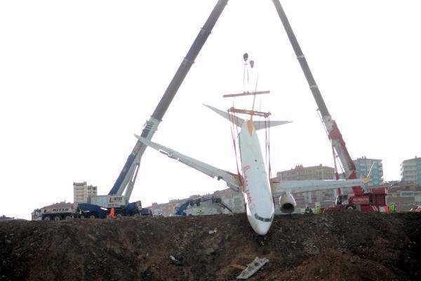 Trabzondaki uçak için kurtarma operasyonu...