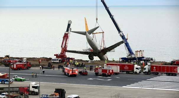 Trabzondaki uçak için kurtarma operasyonu...