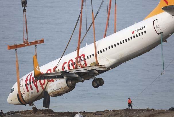 Trabzondaki uçak için kurtarma operasyonu...