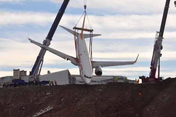 Trabzondaki uçak için kurtarma operasyonu...