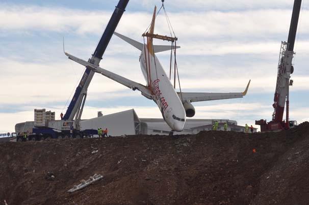 Trabzondaki uçak için kurtarma operasyonu...