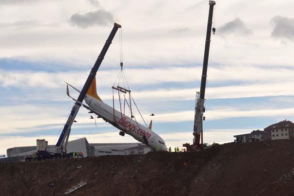 Trabzondaki uçak için kurtarma operasyonu...