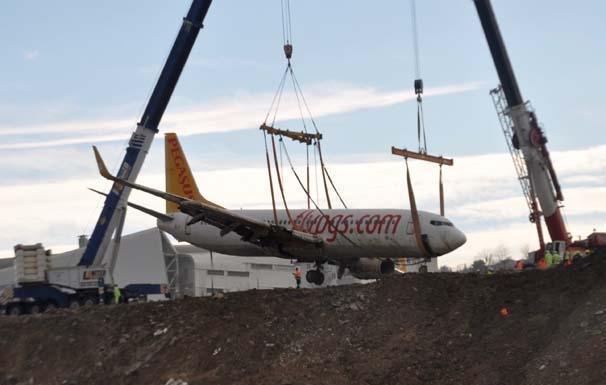 Trabzondaki uçak için kurtarma operasyonu...