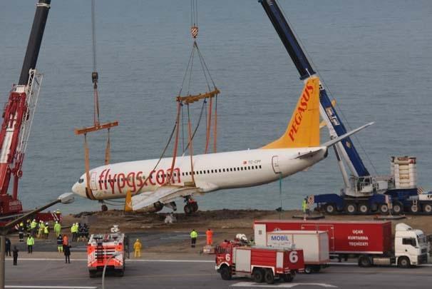 Trabzondaki uçak için kurtarma operasyonu...