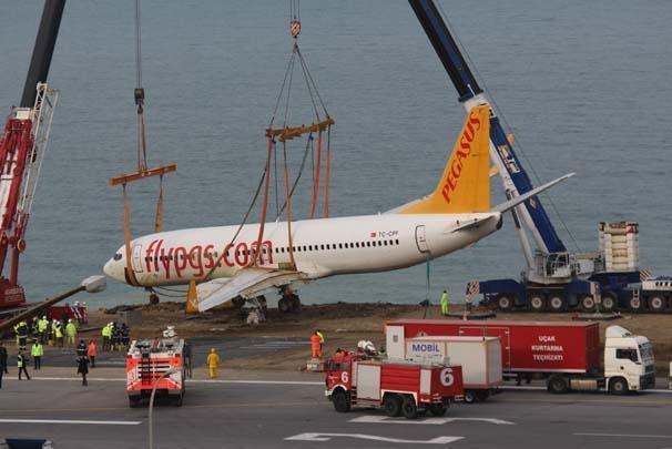 Trabzondaki uçak için kurtarma operasyonu...