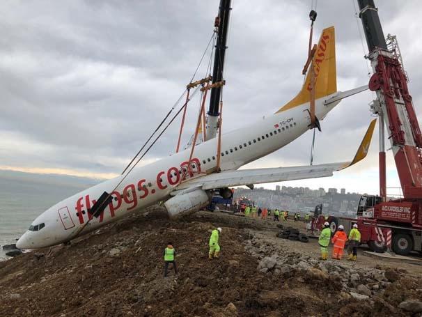 Trabzondaki uçak için kurtarma operasyonu...