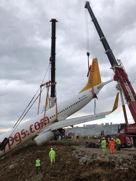 Trabzondaki uçak için kurtarma operasyonu...