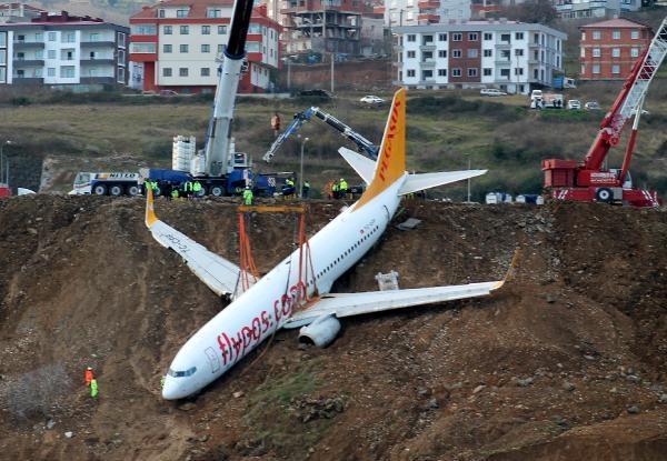 Trabzondaki uçak için kurtarma operasyonu...