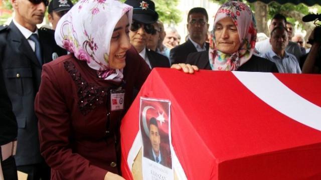 Şehitlere veda Türkiyenin dört bir yanından feryatlar yükseldi