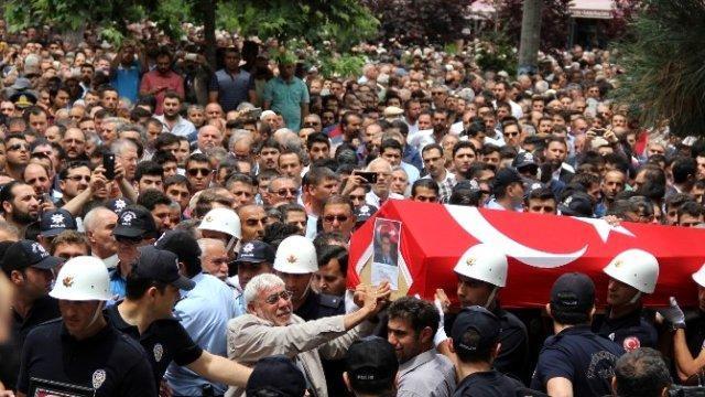 Şehitlere veda Türkiyenin dört bir yanından feryatlar yükseldi