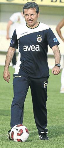 Yemekte Aykut Kocaman’ın  boğazına dizilenler