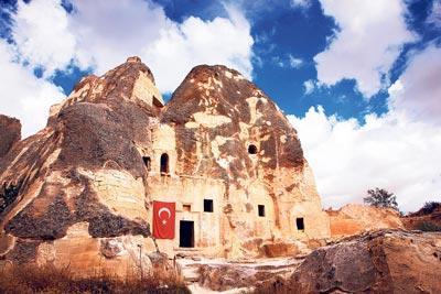 KAPADOKYA’NIN İNCİSİ: KEŞLİK MANASTIRI