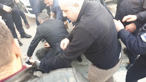Heykeltıraş Ragıp Çiçen CHP Genel Merkezi önünde kendisini yakmaya çalıştı