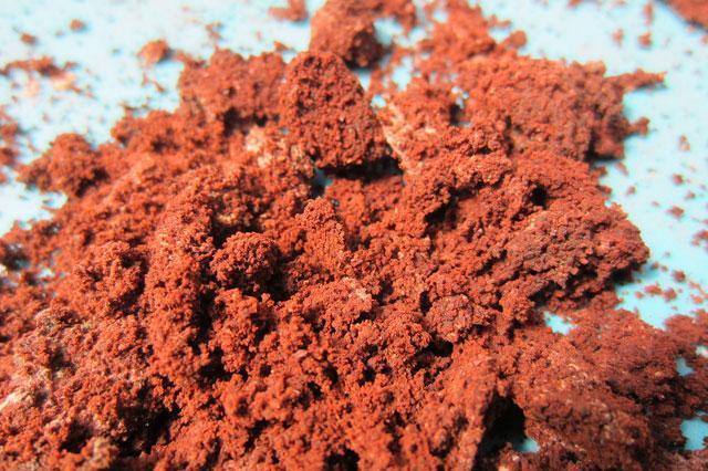 Saçları yumuşatır ve aydınlatır Saçları yumuşatır ve aydınlatır