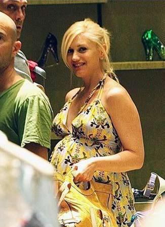 Artık karnını özgürce sergiliyor