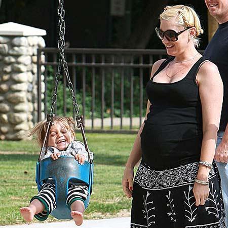 Artık karnını özgürce sergiliyor